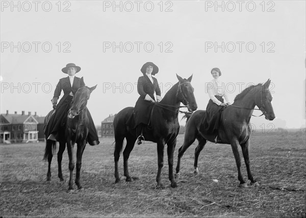 Woman Suffrage. Marshalls, Parade, 1913.