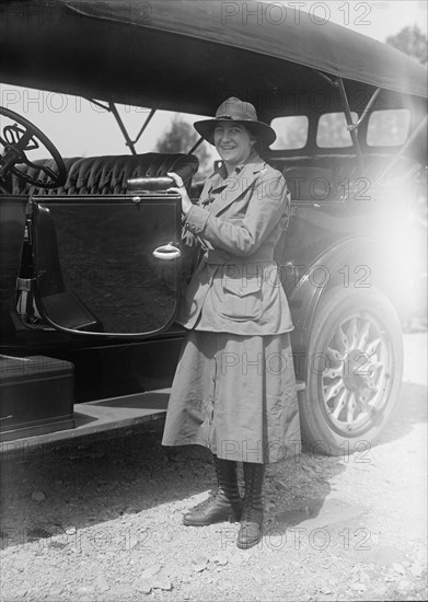 Woman's National Service School Under Woman's Section, Navy League - Mrs. H.B. Joy, 1916.