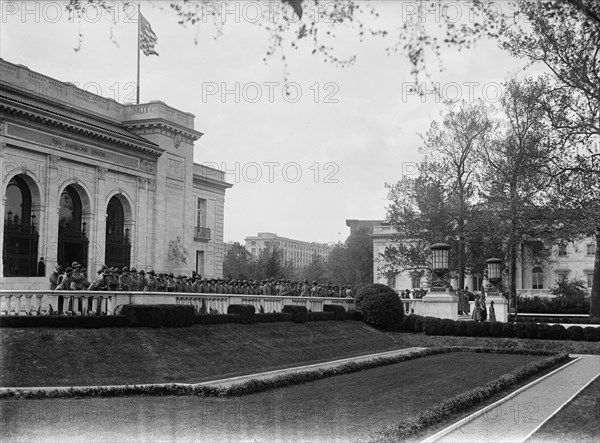 Woman's National Service School Under Woman's Section, Navy League, Massed On Steps of Pan..., 1917. Creator: Harris & Ewing.