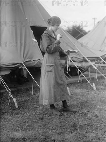 Woman's National Service School, Under Woman's Section, Navy League, Elizabeth Harding, 1916.