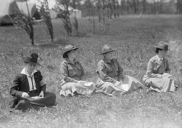 Woman's National Service School, Under Woman's Section, Navy League, Receiving Signal, 1917.