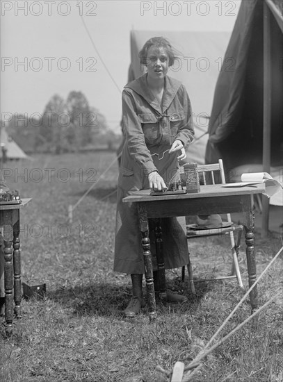 Woman's National Service School, Under Woman's Section, Navy League, Telegraphing; Miss Elizabeth Harding, 1917.