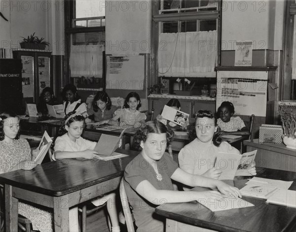 Remedial reading and arithmetic training, house on chalkboard, St Thomas School, 1941.