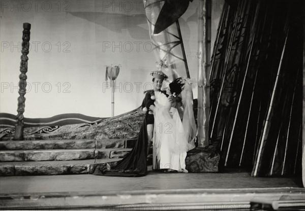 Maurice Cooper as Nanki-Poo and Gladys Boucree as Yum-Yum, 1938.