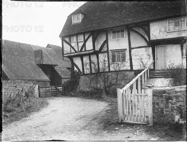 Roses Manor Farm, Broomfield Road, Lower Broomfield, Maidstone, Kent, 1904. Creator: Katherine Jean Macfee.