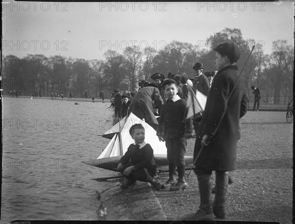 Kensington Gardens, Round Pond, Kensington, City of Westminster, London, 1904. Creator: Katherine Jean Macfee.