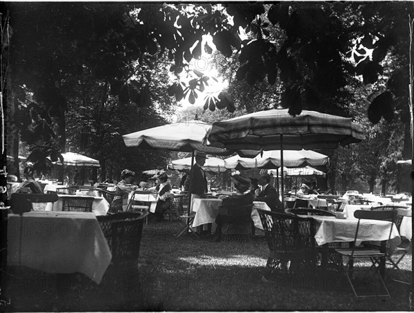 Hyde Park, City of Westminster, London, 1905. Creator: Katherine Jean Macfee.