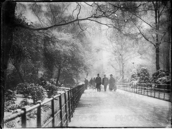 Kensington Gardens, Hyde Park, City of Westminster, London, 1905. Creator: Katherine Jean Macfee.