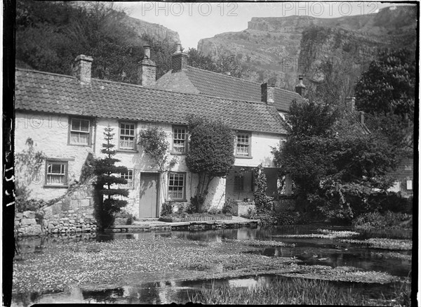 Mark Hole Cottage, The Cliffs, Cheddar, Sedgemoor, Somerset, 1907. Creator: Katherine Jean Macfee.