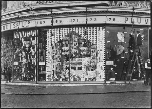 Plummer and Roddis Ltd Department Store, 167-175 Above Bar Street, Southampton, 1909. Creator: Unknown.