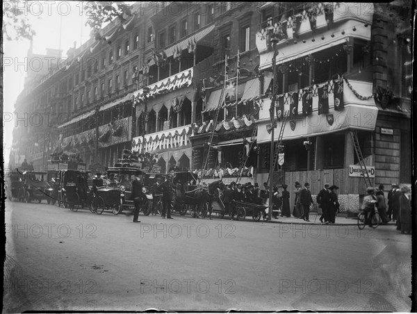 Piccadilly, City of Westminster, London, 1911. Creator: Katherine Jean Macfee.