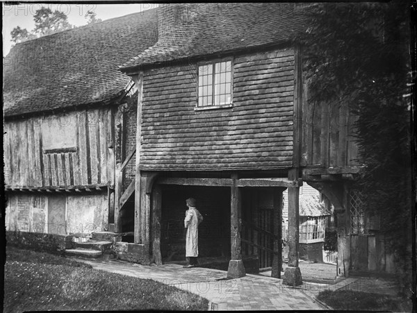 Leicester Square, Penshurst, Sevenoaks, Kent, 1911. Creator: Katherine Jean Macfee.