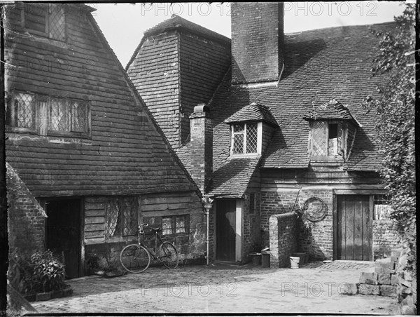 Groombridge, Speldhurst, Tunbridge Wells, Kent, 1911. Creator: Katherine Jean Macfee.