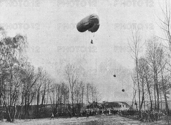 'La "Saucisse"; La saucisse va predre de la hauteur', 1916. Creator: Unknown.