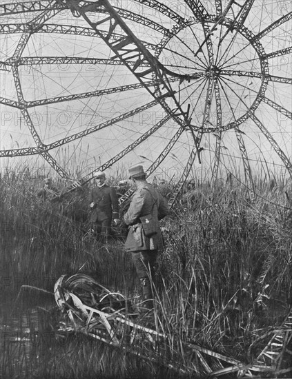 'L'Armature du Zeppelin abattu dans les Marais du Vardar', 1916. Creator: Unknown.