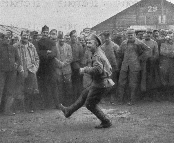 'Les Russes en France; au camp de Mailly-le-Grand : Danse russe devant les allies', 1916. Creator: Unknown.