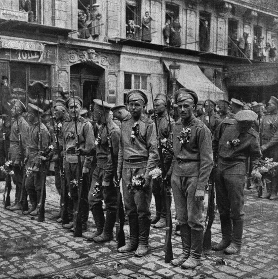 'Les Russes en France; Types de soldats des regiments du general Lohvitsky..., 1916. Creator: Jean Clair-Guyot.