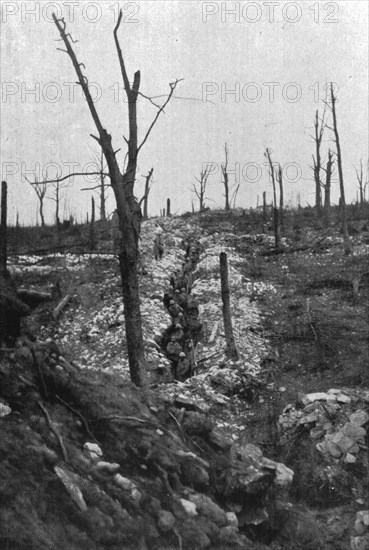 'Notre Infanterie a Verdun; La division du general Mangin a la peine et a l'honneur..., 1916. Creator: Unknown.