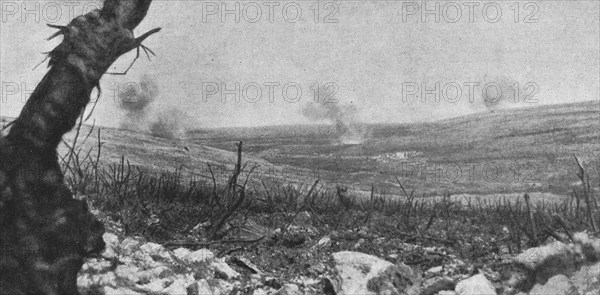 'Autour de Douaumont; la vallee de Vaux et les eclatements de nos 155 sur les pentes..., 1916. Creator: Unknown.