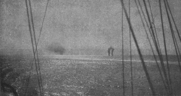 'Le "Goeben" contre le torpilleur "Schastlivyi" (21 sept. 1915); Deux projectiles du...', 1915. Creator: Unknown.
