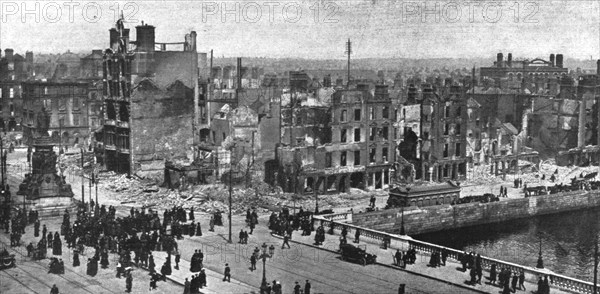'Dublin Apres L'Emeute; Le quartier qui a le plus souffert de l'incendie, a l'angle de..., 1916. Creator: Unknown.