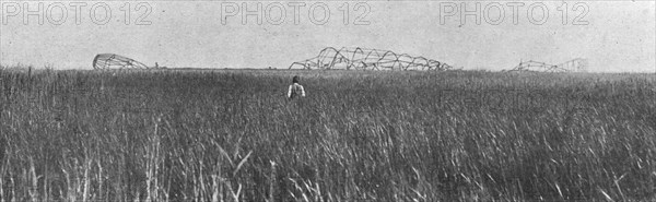 'Trois Zeppelins detruits en trois jours. Le "L17" sur la cote du Slesvig; La carcasse du..., 1916. Creator: Unknown.