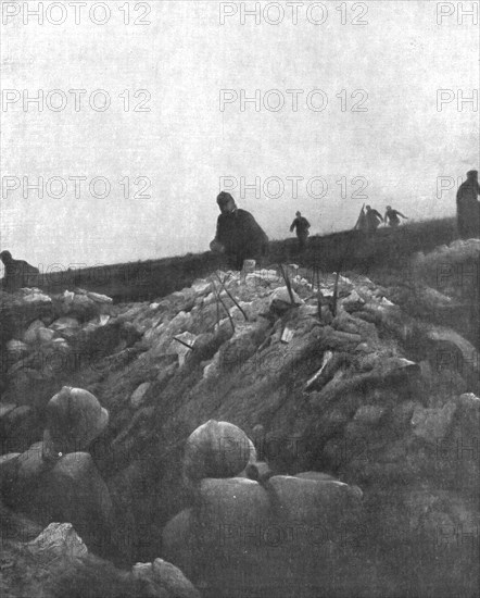 Pour illustrer le Communique due 2 mai; une tranchee allemande ayant ete conquise..., 1916