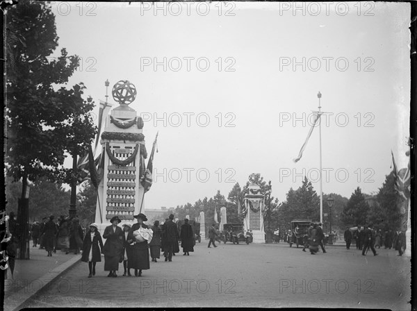 The Mall, City of Westminster, London, 1919. Creator: Katherine Jean Macfee.