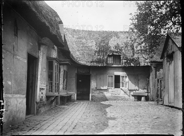 Royal Oak Inn, Wootton Rivers, Wiltshire, 1923. Creator: Katherine Jean Macfee.