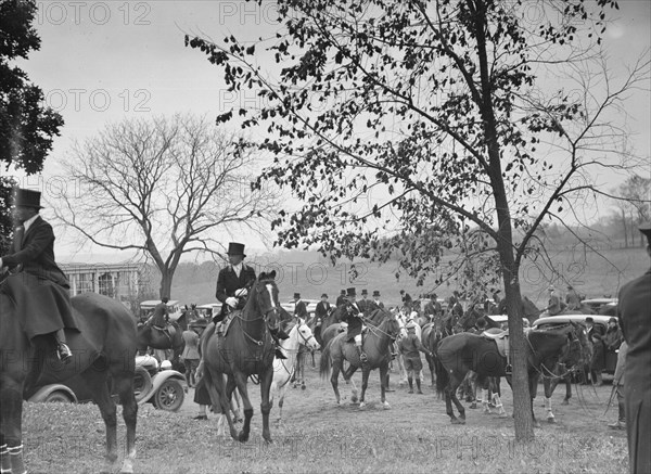 Cutting hunt, 1933 Nov. Creator: Arnold Genthe.