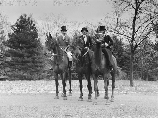 Cutting hunt, 1933 Nov. Creator: Arnold Genthe.