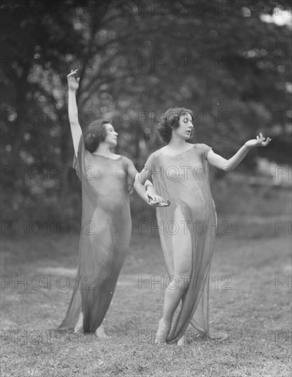 Desha and Leah, 1921 July 30. Creator: Arnold Genthe.