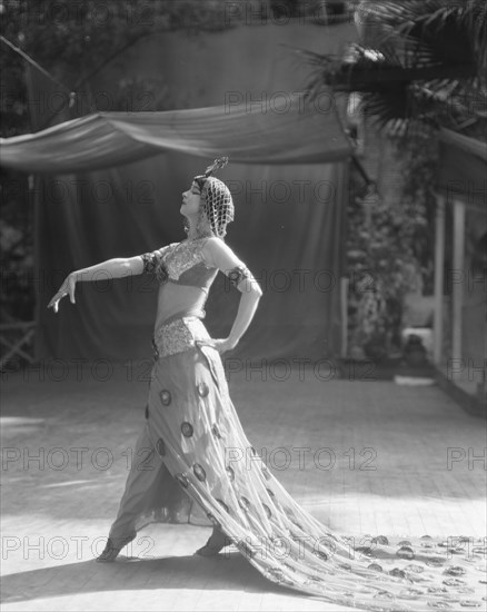 St. Denis, Ruth, 1913 Mar. 25. Creator: Arnold Genthe.