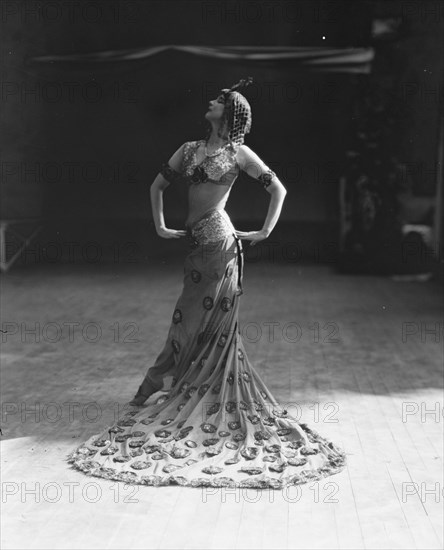 St. Denis, Ruth, 1913 Mar. 25. Creator: Arnold Genthe.