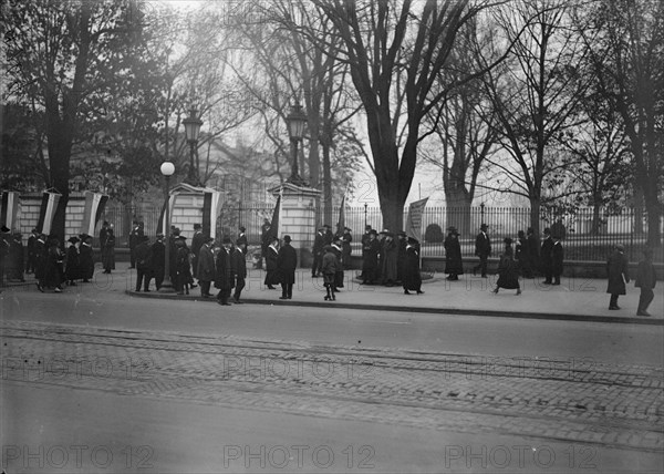 Woman Suffrage - Pickets, 1917. Creator: Harris & Ewing.