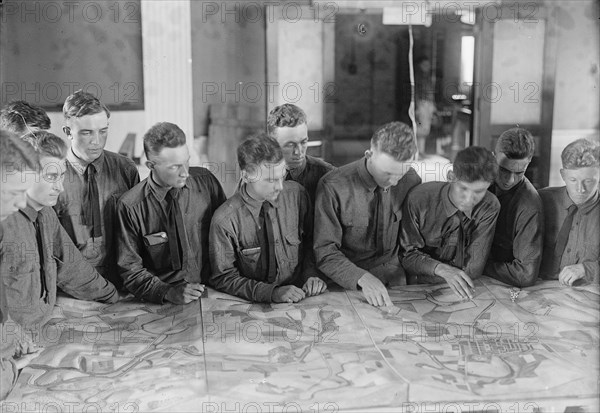 Military Training, 1917 or 1918. Creator: Harris & Ewing.