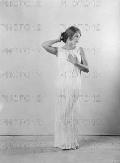 Braggiotti, Francesca, Miss, 1927 Creator: Arnold Genthe.