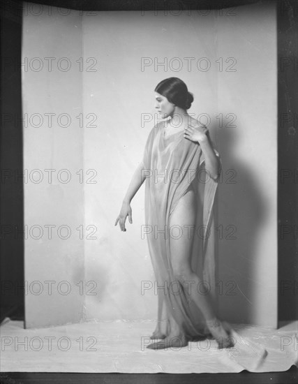 Barkette, Lina, Mrs., 1923 Jan. 18. Creator: Arnold Genthe.