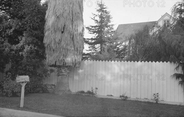 Garbo, Greta, Miss, house, 1937 Nov. Creator: Arnold Genthe.