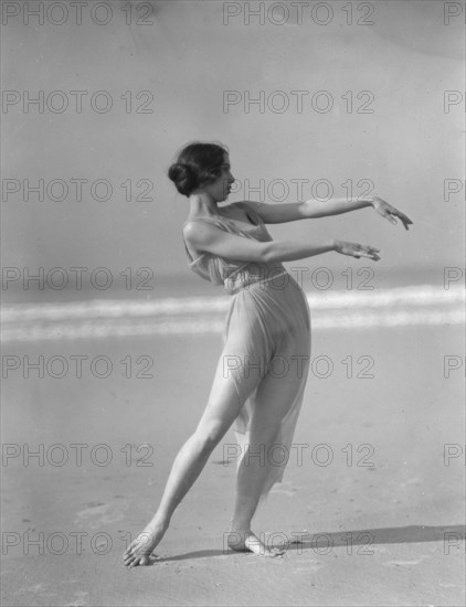 Severn, Margaret, Miss, 1920 May 21. Creator: Arnold Genthe.