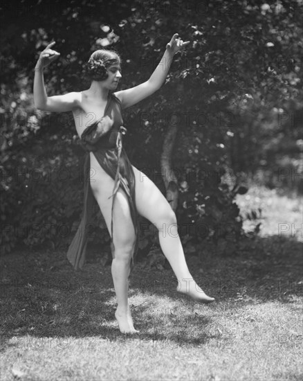 Wanger, Beatrice, Miss, 1921 June 21. Creator: Arnold Genthe.