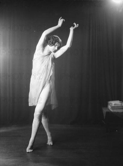 Wanger, Beatrice, Miss, 1922 June 26. Creator: Arnold Genthe.