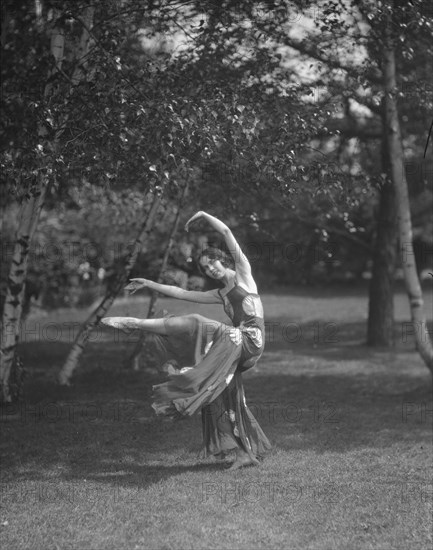 Severn, Margaret, Miss, 1923 July 16. Creator: Arnold Genthe.