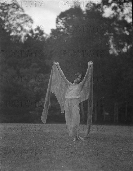 Severn, Margaret, Miss, 1923 July 16. Creator: Arnold Genthe.