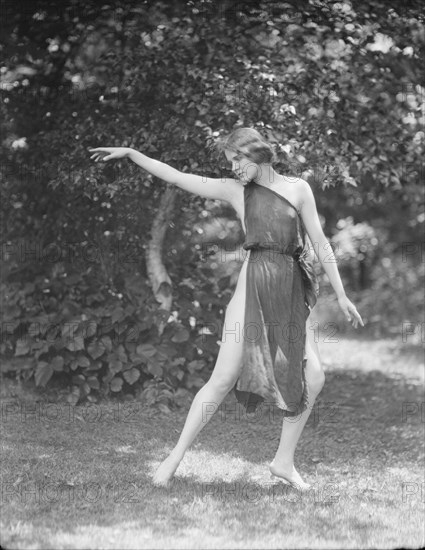Hornbeck, Solveig, Miss, 1921 June 21. Creator: Arnold Genthe.