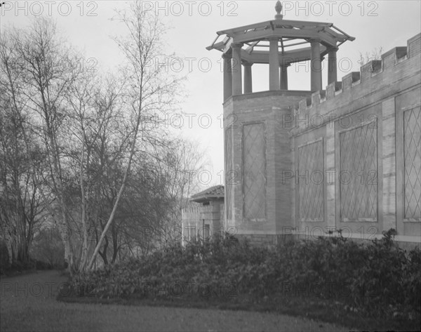 Untermeyer [i.e. Untermyer] garden, 1917 Creator: Arnold Genthe.