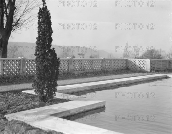 Untermeyer [i.e. Untermyer] garden, 1917 Creator: Arnold Genthe.