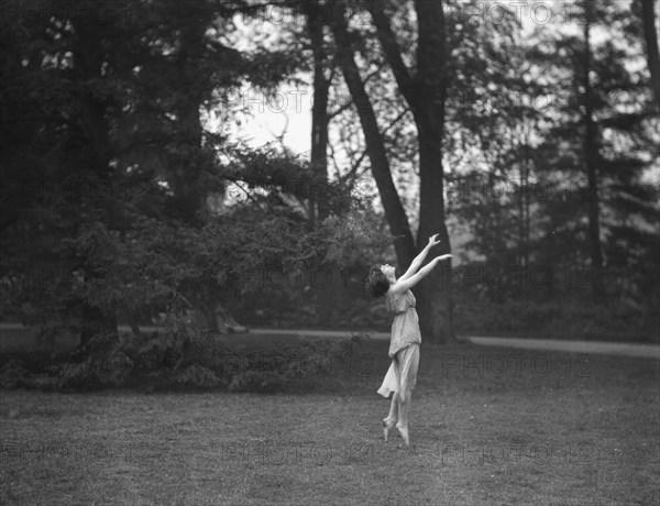 Elizabeth Duncan dancers and children, 1920 Creator: Arnold Genthe.