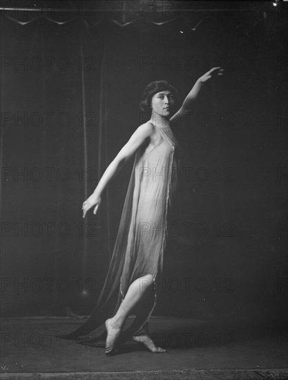 Elsie Dufour dancer, between 1918 and 1920. Creator: Arnold Genthe.