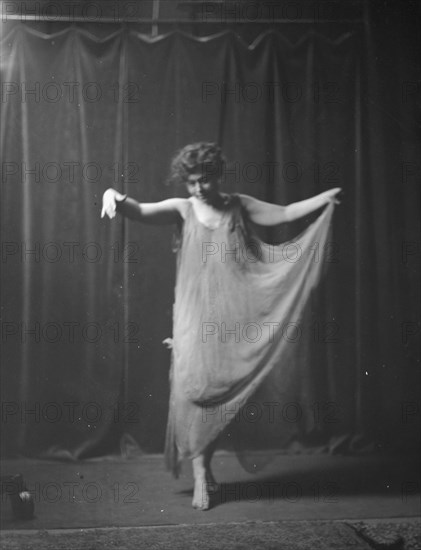 Elsie Dufour dancer, between 1918 and 1920. Creator: Arnold Genthe.